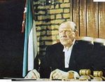 اوليڤر ريد في مشهد من الفيلم