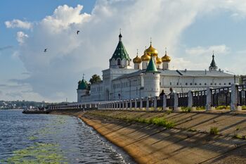 Kostroma. Ipatiev Monastery P7150308 2350.jpg