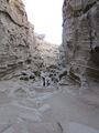 وادي چهكوه في قشم يتكون من الطين الجيري، وأدت مياه الأمطار إلى صنع ثنايا وثقوب داخله.