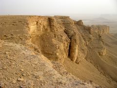 على طول التلال