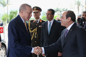 عبد الفتاح السيسي يصافح رجب طيب اردوغان - القاهرة 14 فبراير 2024