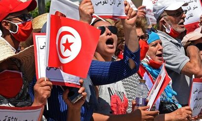 مظاهرات تطالب برحيل الغنوشي.jpg