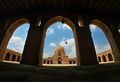 الصحن المكشوف وبه القبة