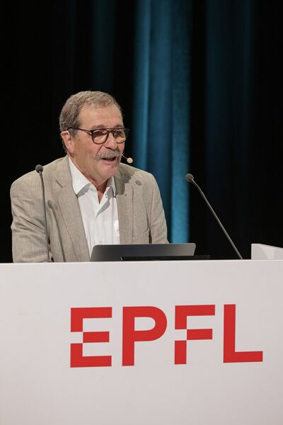 ملف:Alain Aspect.jpg