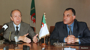 أحمد عطاف أثناء توليه وزارة الخارجية بين 1996 و 1999