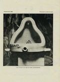 『泉』。サインの入った小便器の写真