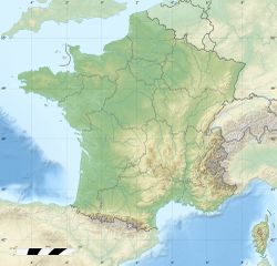Paris is located in فرنسا
