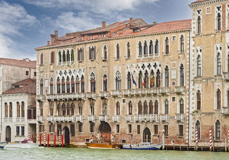 ملف:(Venice) Palazzo Giustinian.jpg
